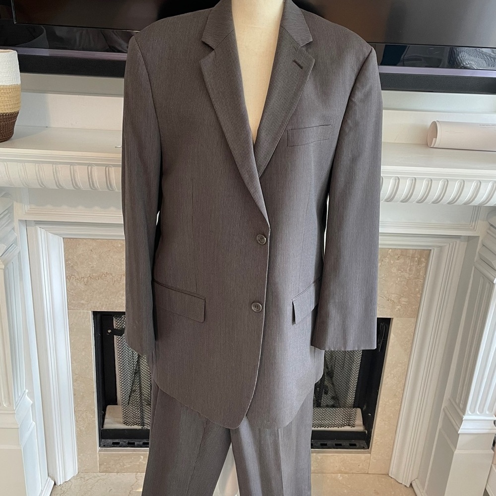 Calvin Klein 2 Pieces Men’s Suit 42R / Great Condition Dark Grey